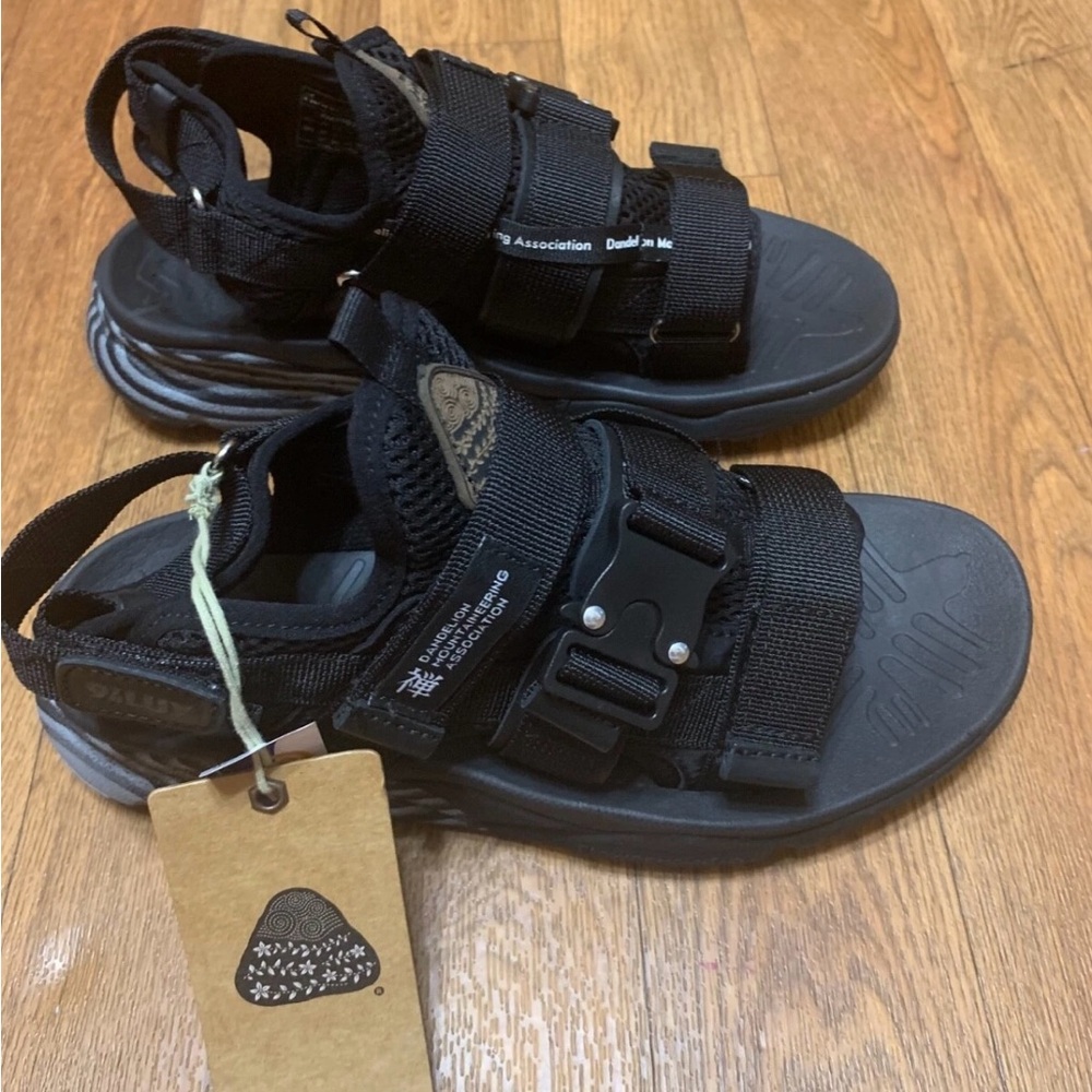 Women’s Flower Mountain sandals size 7 NWT - Picture 2 of 16